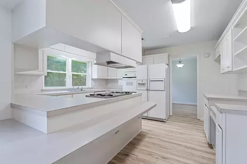 Kitchen - 20 Magnolia Ave, Shalimar, FL 32579 photo 1 of 5