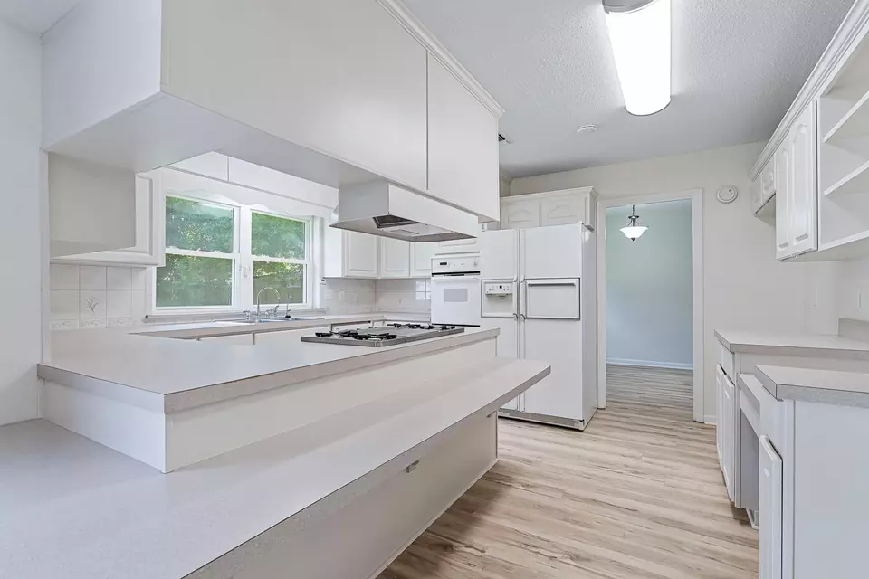 Kitchen - 20 Magnolia Ave, Shalimar, FL 32579 photo 1 of 5