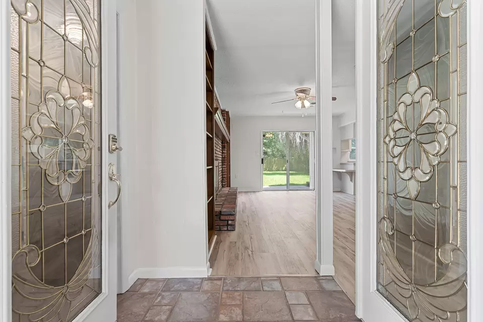 Entry Way - 20 Magnolia Ave, Shalimar, FL 32579 photo 1 of 1