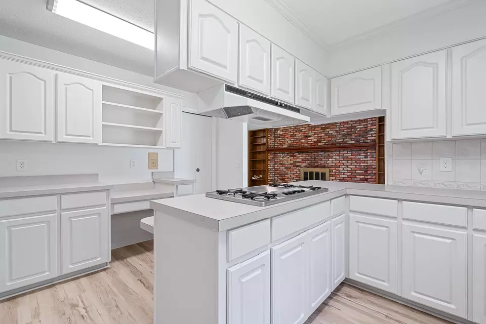 Kitchen - 20 Magnolia Ave, Shalimar, FL 32579 photo 4 of 5