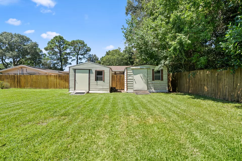 Exterior - 20 Magnolia Ave, Shalimar, FL 32579 photo 9 of 11