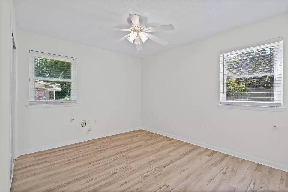 Bedroom - 20 Magnolia Ave, Shalimar, FL 32579 photo 5 of 11