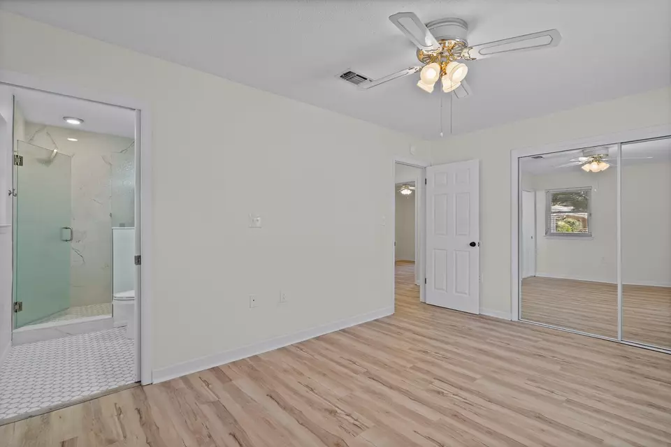 Bedroom - 20 Magnolia Ave, Shalimar, FL 32579 photo 3 of 11