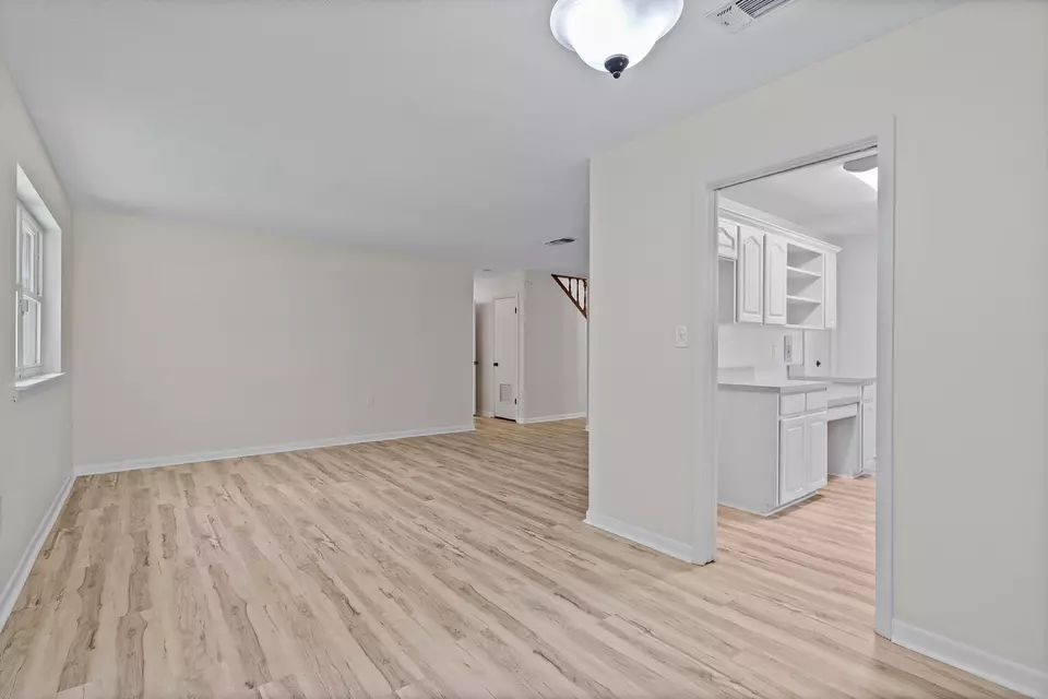 Living - 20 Magnolia Ave, Shalimar, FL 32579 photo 7 of 10