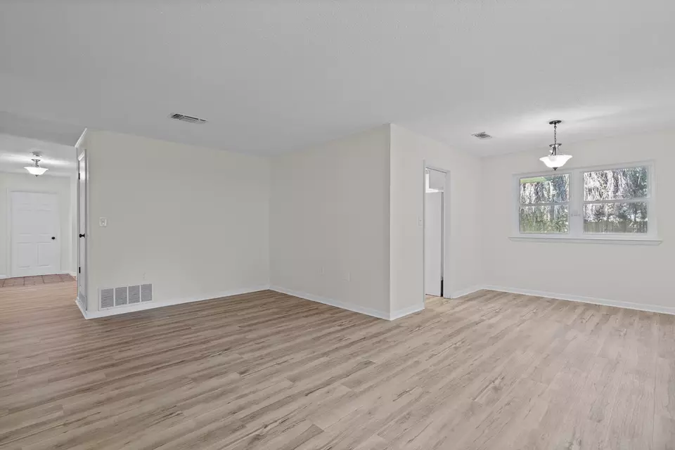 Living - 20 Magnolia Ave, Shalimar, FL 32579 photo 6 of 10