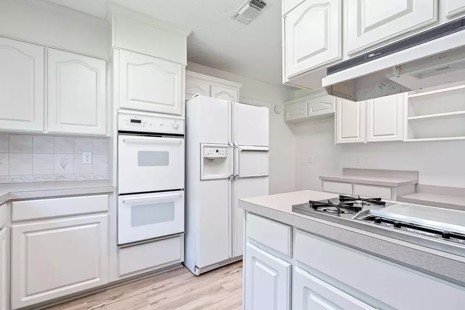 Kitchen - 20 Magnolia Ave, Shalimar, FL 32579 photo 5 of 5