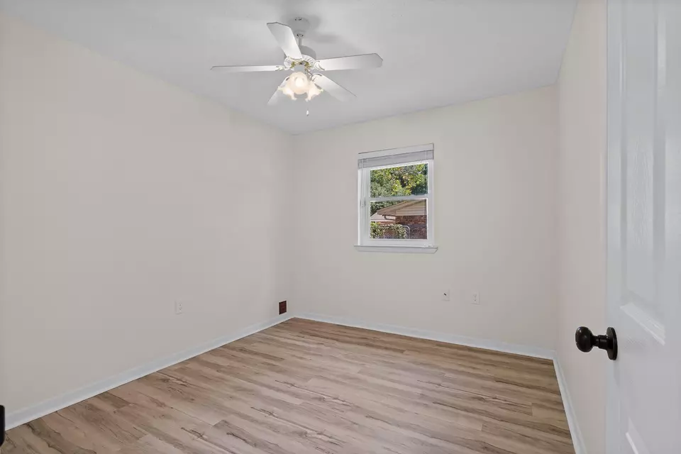 Bedroom - 20 Magnolia Ave, Shalimar, FL 32579 photo 7 of 11