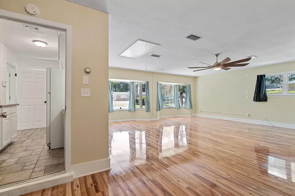 Living - 20 Magnolia Ave, Shalimar, FL 32579 photo 10 of 10
