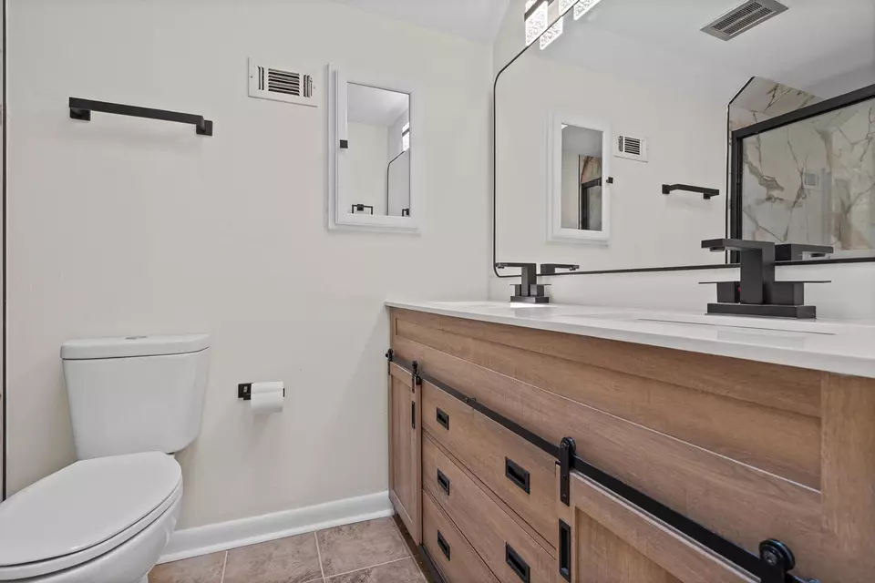Bath - 20 Magnolia Ave, Shalimar, FL 32579 photo 4 of 6