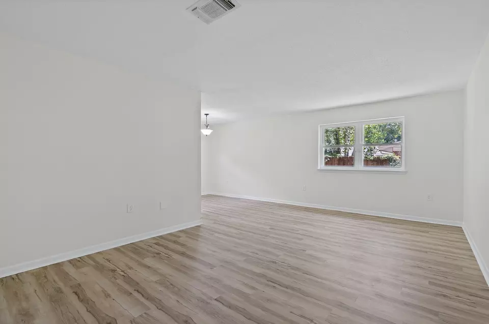 Living - 20 Magnolia Ave, Shalimar, FL 32579 photo 5 of 10