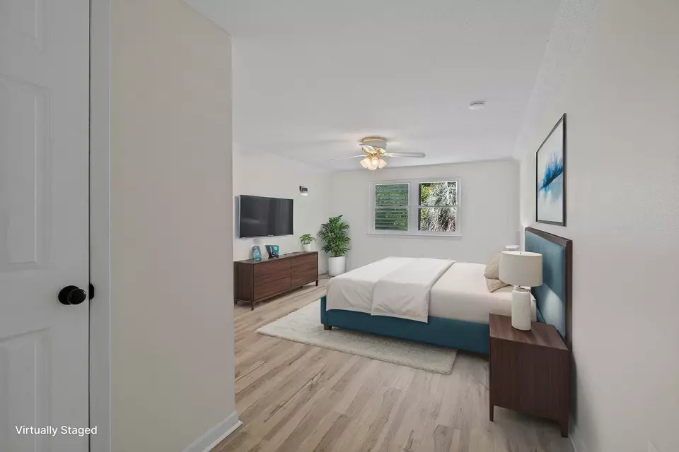 Bedroom - 20 Magnolia Ave, Shalimar, FL 32579 photo 8 of 11