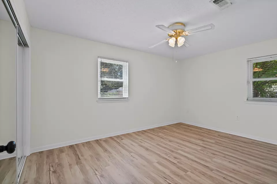 Bedroom - 20 Magnolia Ave, Shalimar, FL 32579 photo 2 of 11