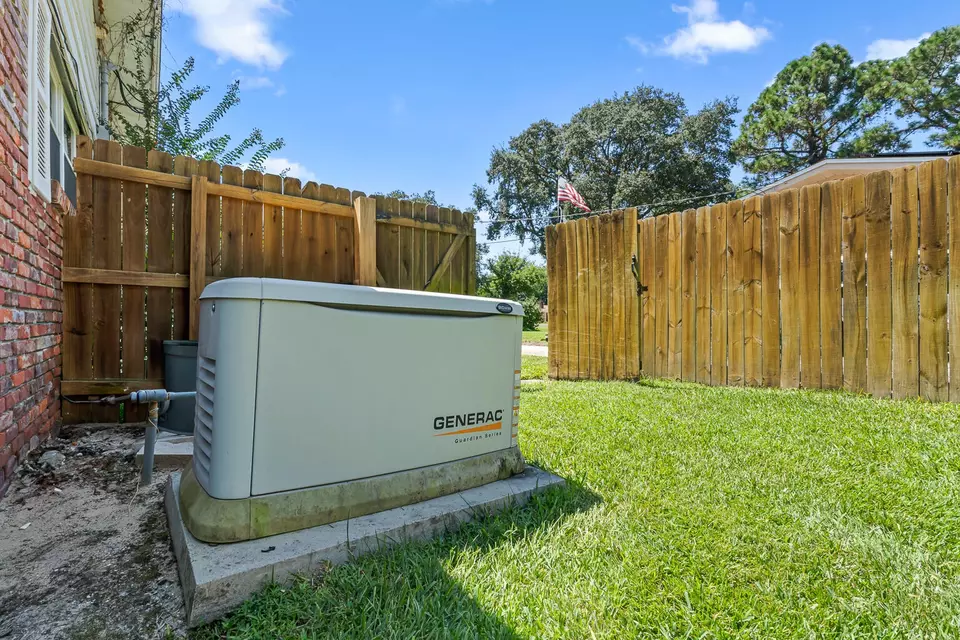 Exterior - 20 Magnolia Ave, Shalimar, FL 32579 photo 3 of 11