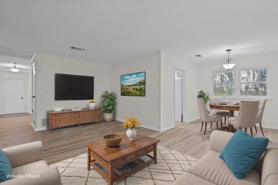 Living - 20 Magnolia Ave, Shalimar, FL 32579 photo 4 of 10