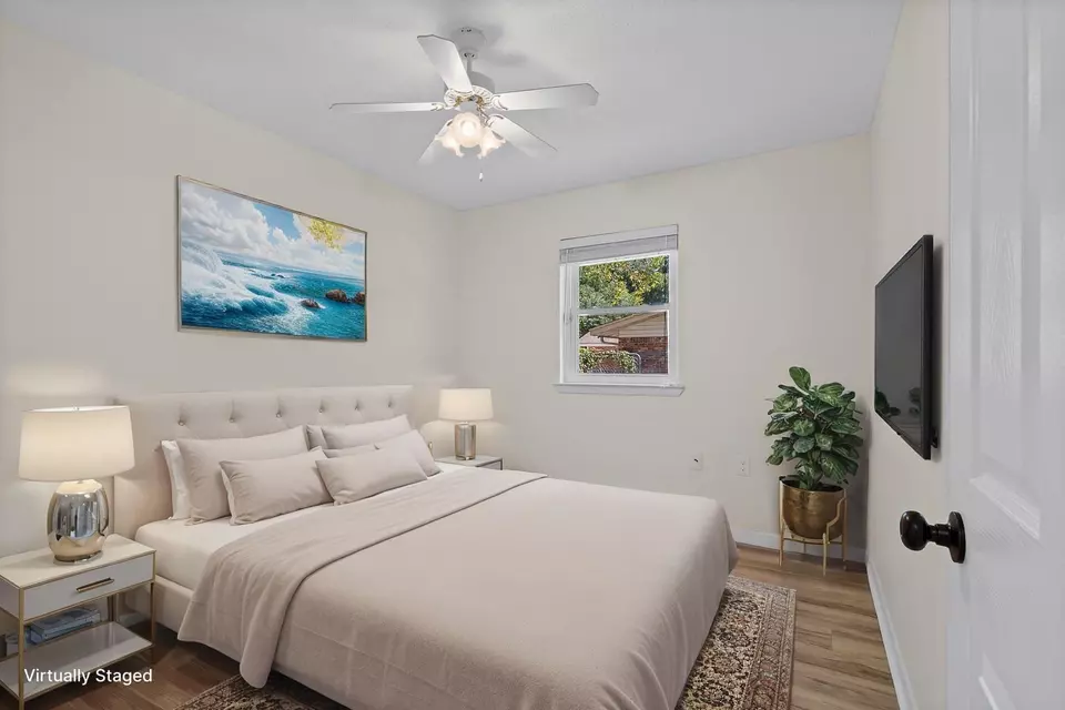 Bedroom - 20 Magnolia Ave, Shalimar, FL 32579 photo 6 of 11