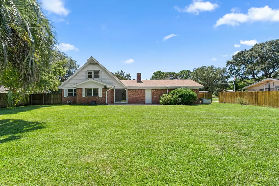 Exterior - 20 Magnolia Ave, Shalimar, FL 32579 photo 6 of 11