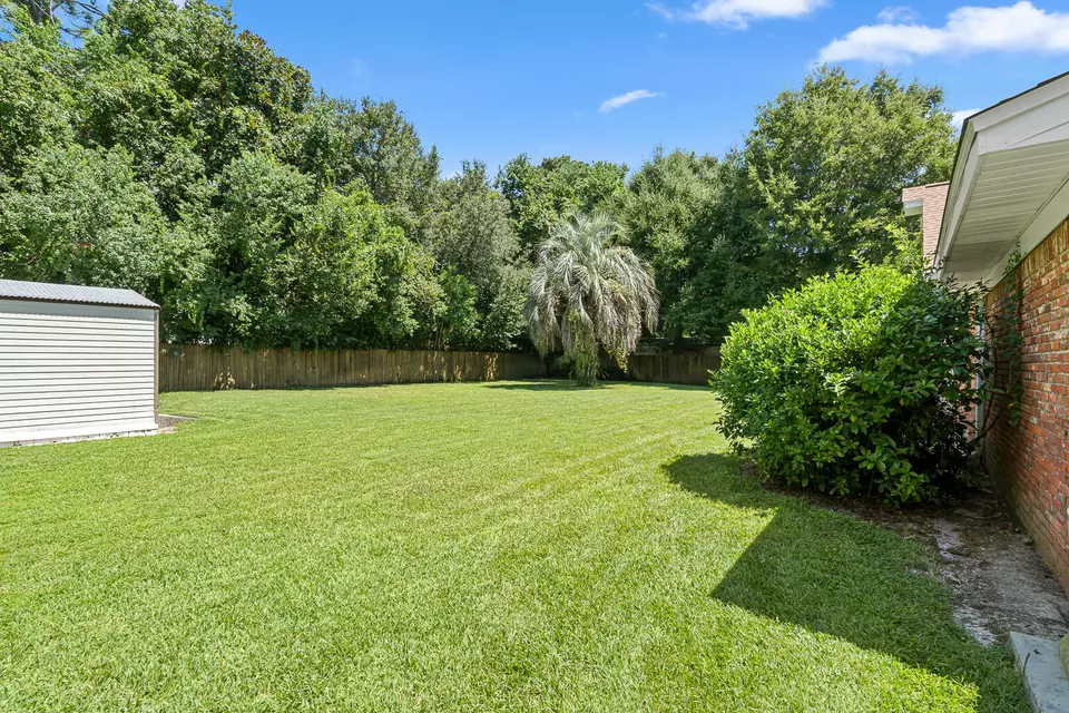 Exterior - 20 Magnolia Ave, Shalimar, FL 32579 photo 4 of 11