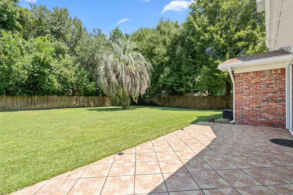 Exterior - 20 Magnolia Ave, Shalimar, FL 32579 photo 10 of 11