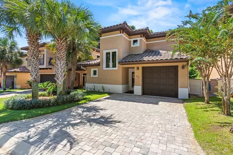 496 Soundview Ct, Mary Esther, FL 32569