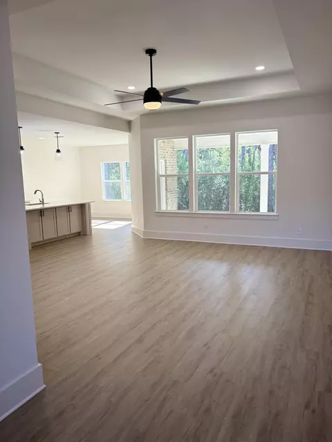 6647 Desoto St, Navarre, FL 32566