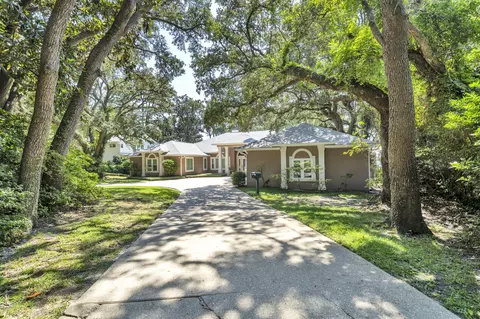 809 E Miracle Strip Pkwy, Mary Esther, FL 32569