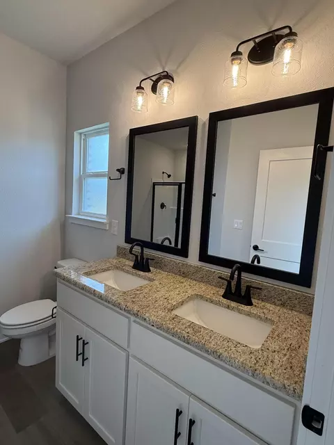 Bath - 2411 Aleia Ln, Crestview, FL 32536 photo 2 of 5