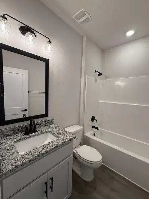 Bath - 2406 Aleia Ln, Crestview, FL 32536 photo 3 of 4