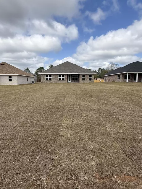 Exterior - 2406 Aleia Ln, Crestview, FL 32536 photo 2 of 5