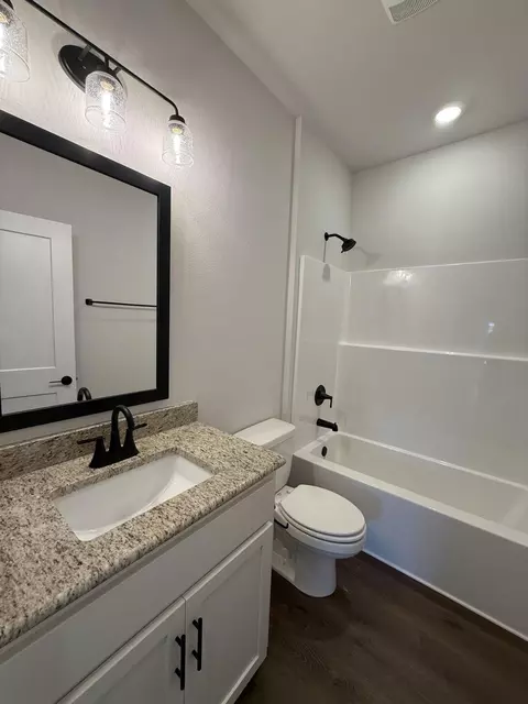 Bath - 2400 Aleia Ln, Crestview, FL 32536 photo 1 of 3