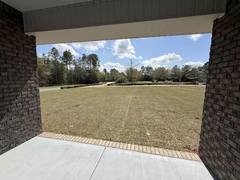 Exterior - 2400 Aleia Ln, Crestview, FL 32536 photo 5 of 6