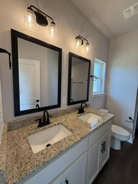 Bath - 2400 Aleia Ln, Crestview, FL 32536 photo 2 of 3