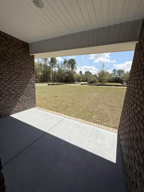 Exterior - 2400 Aleia Ln, Crestview, FL 32536 photo 4 of 6