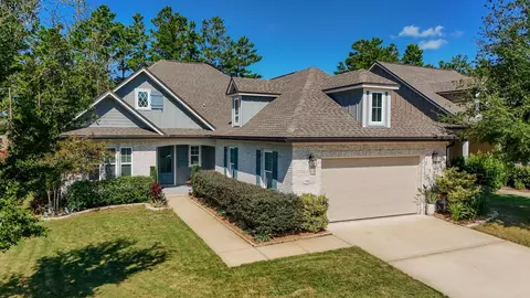 500 Meadow Lake Dr, Freeport, FL 32439