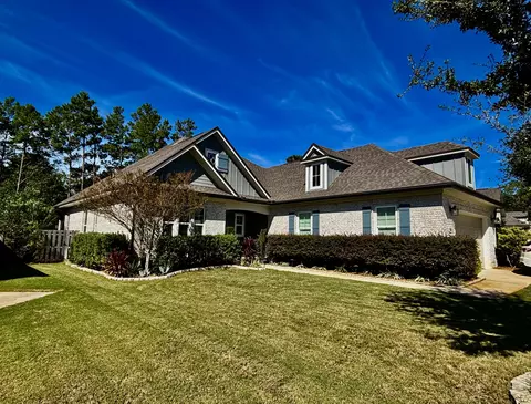 500 Meadow Lake Dr, Freeport, FL 32439