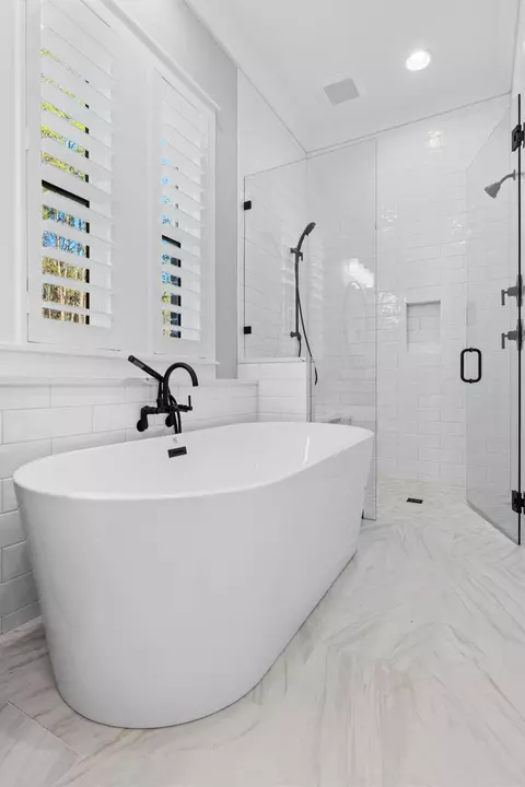Bath - 471 Shimmer Cir, Freeport, FL 32439 photo 4 of 6