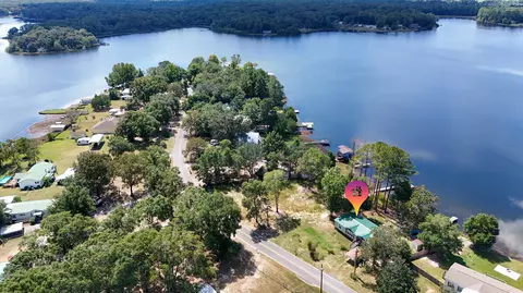 834 Paradise Island Dr, Defuniak Springs, FL 32433