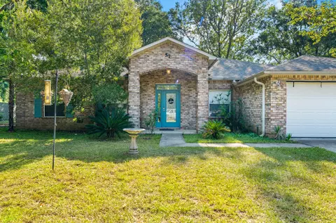 57 S Pleasant Dr, Defuniak Springs, FL 32435