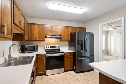 Kitchen - 429 Northview Ln, Crestview, FL 32536 photo 2 of 5