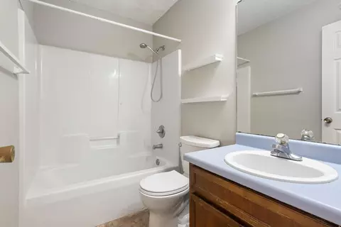 Bath - 429 Northview Ln, Crestview, FL 32536 photo 2 of 3