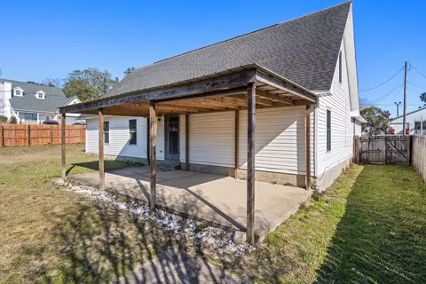 Exterior - 429 Northview Ln, Crestview, FL 32536 photo 4 of 5