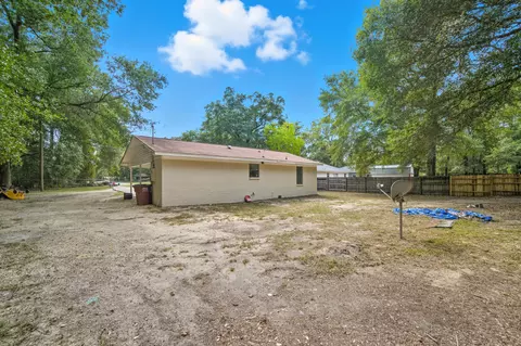 Exterior - 102 Grimes Ave, Crestview, FL 32536 photo 4 of 6