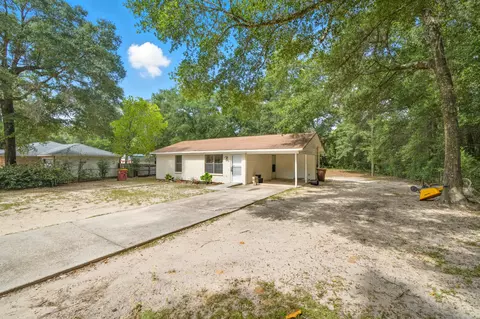 Exterior - 102 Grimes Ave, Crestview, FL 32536 photo 3 of 6