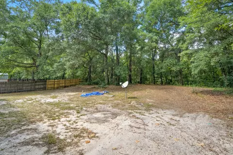 Exterior - 102 Grimes Ave, Crestview, FL 32536 photo 6 of 6