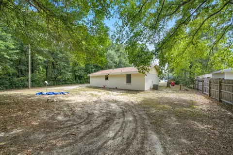 Exterior - 102 Grimes Ave, Crestview, FL 32536 photo 5 of 6