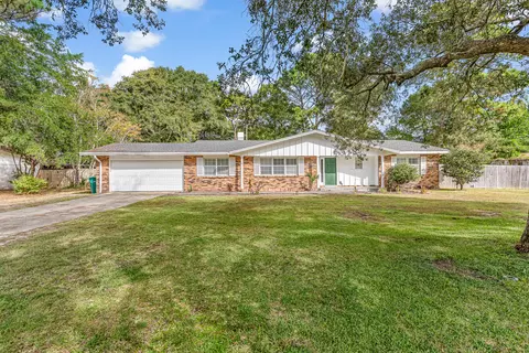 41 Poplar Ave, Shalimar, FL 32579