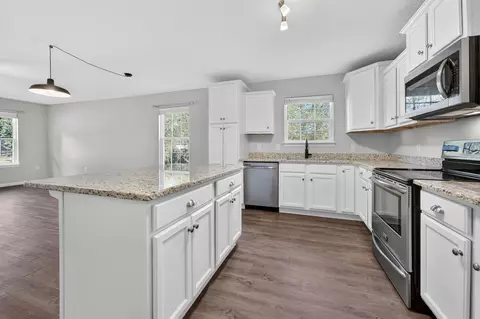 Kitchen - 1833 Gainer Ave, Baker, FL 32531 photo 4 of 5