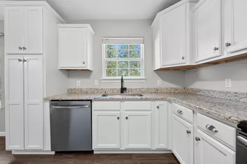 Kitchen - 1833 Gainer Ave, Baker, FL 32531 photo 3 of 5