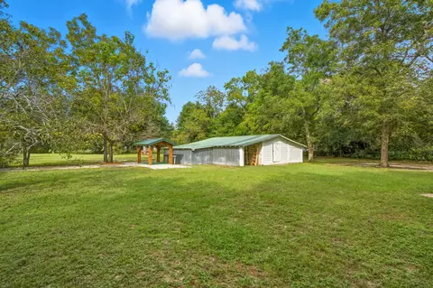 Exterior - 2128 3rd Ave, Crestview, FL 32539 photo 6 of 10