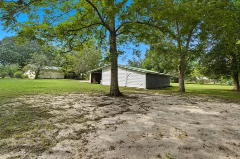 Exterior - 2128 3rd Ave, Crestview, FL 32539 photo 9 of 10