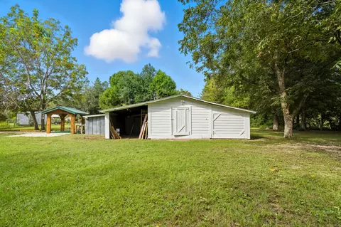 Exterior - 2128 3rd Ave, Crestview, FL 32539 photo 7 of 10